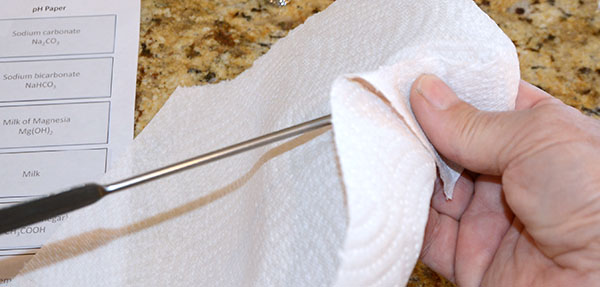 wipe off powder on microspatula