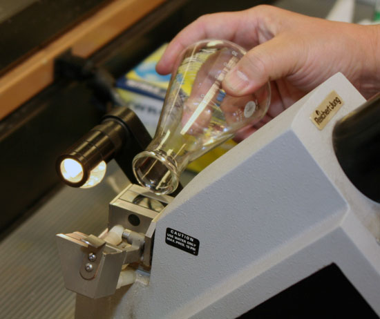 pour liquid onto refractometer