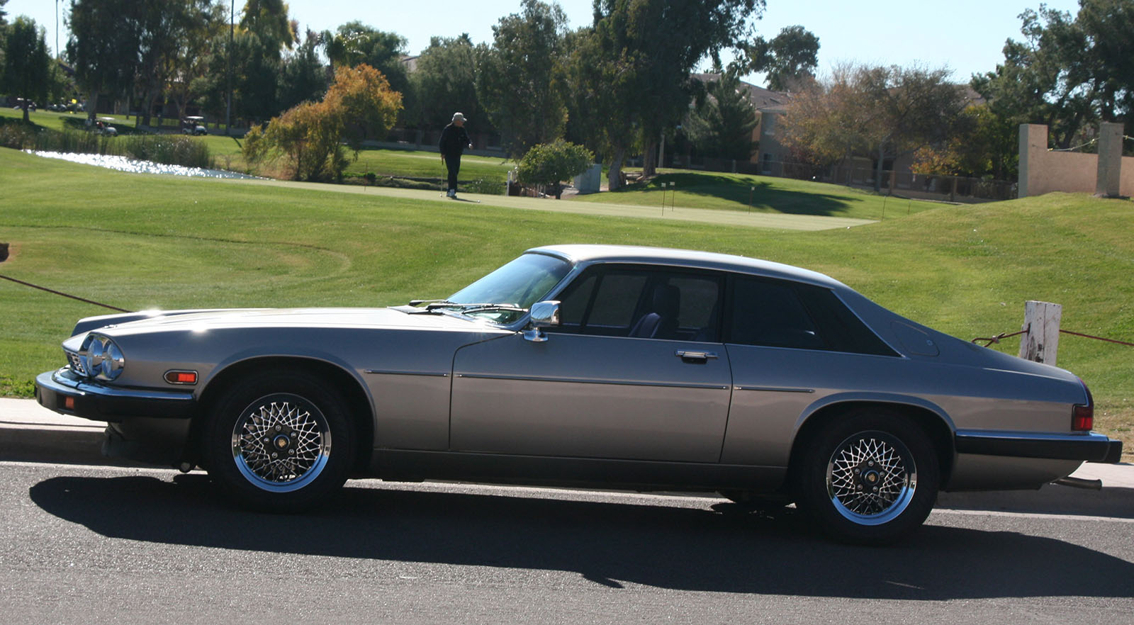 Side view of Jaguar xjs